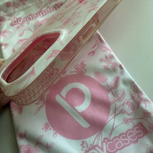 Loopy Pink Toile Case - Picture 7 of 7